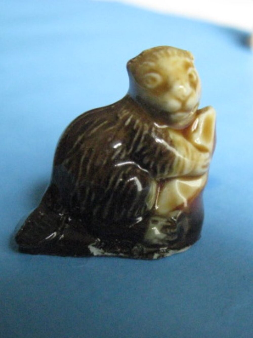 Beaver Wade Red Rose Tea Figure Whimsie Animal